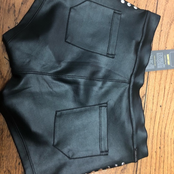 LABELLAMAFIA BLACK SHORT - Picture 5 of 6